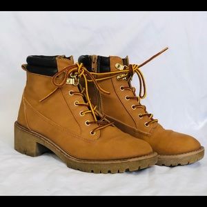 Moto healed fall boots